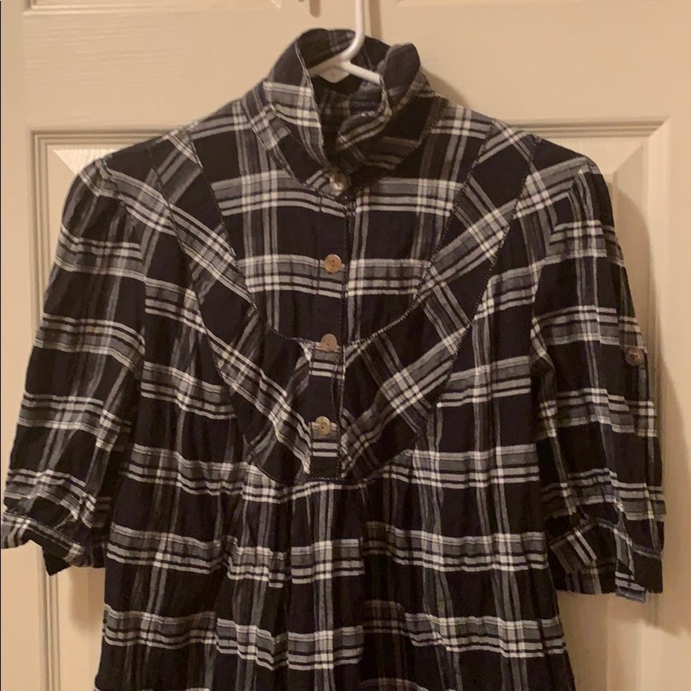 Size Large White and Black plaid shirt.